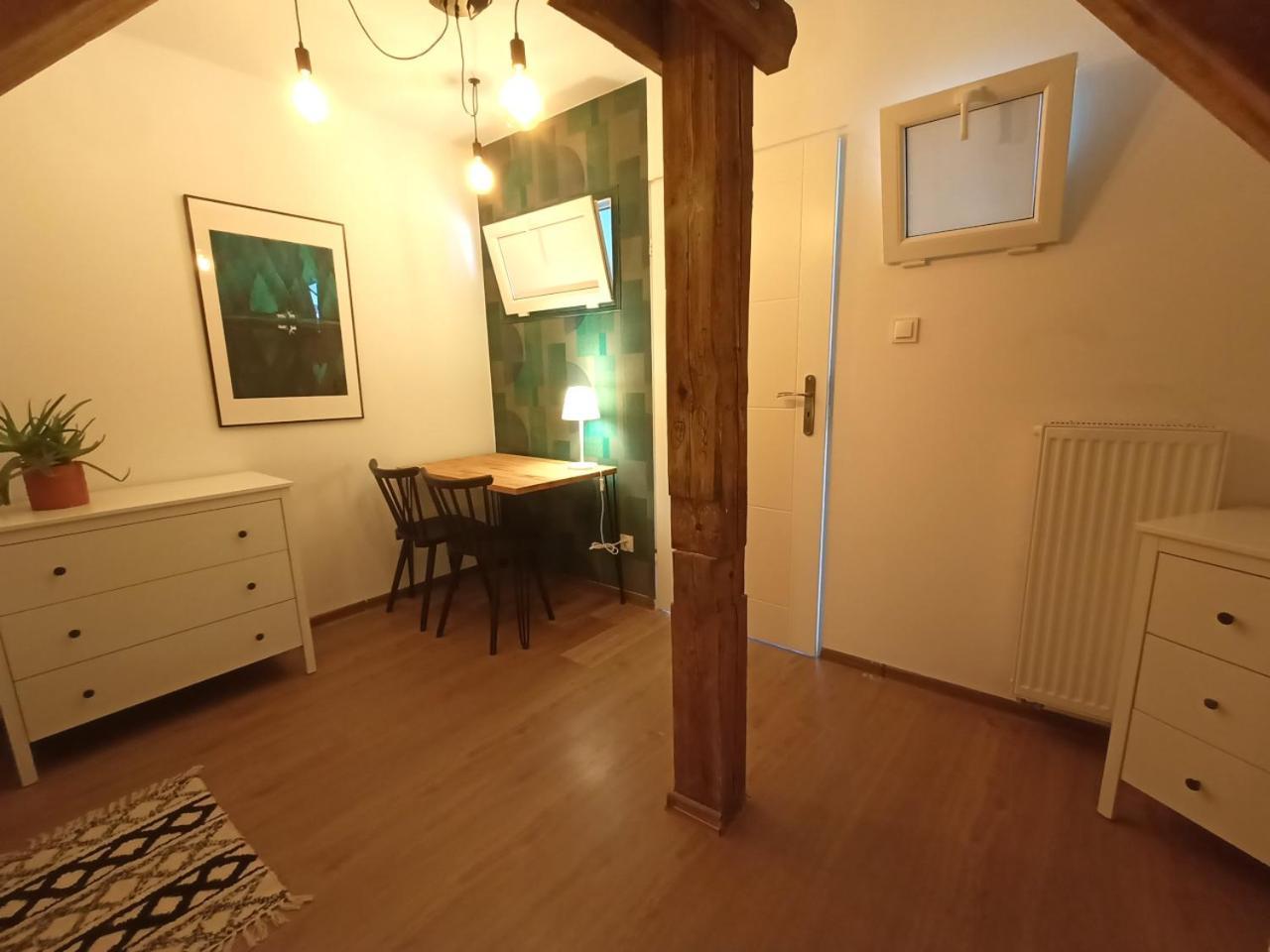 Lemuria Pokoje Hostel Chojnowska A Legnica Eksteriør bilde