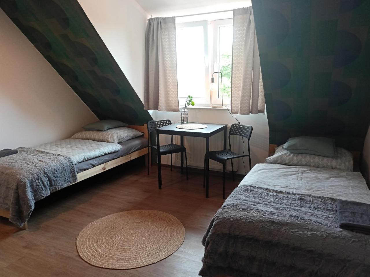 Lemuria Pokoje Hostel Chojnowska A Legnica Eksteriør bilde
