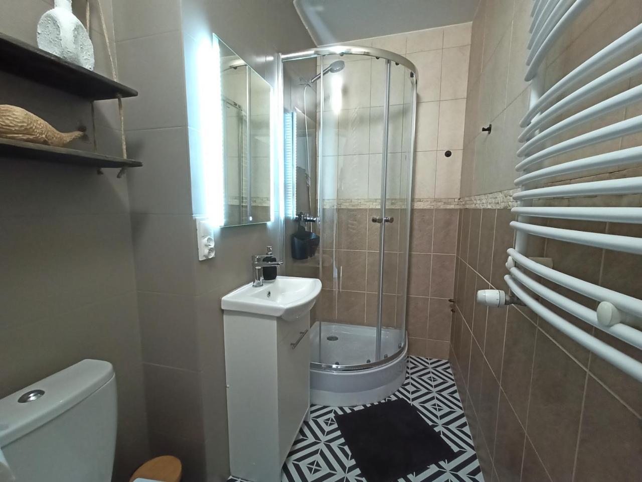 Lemuria Pokoje Hostel Chojnowska A Legnica Eksteriør bilde