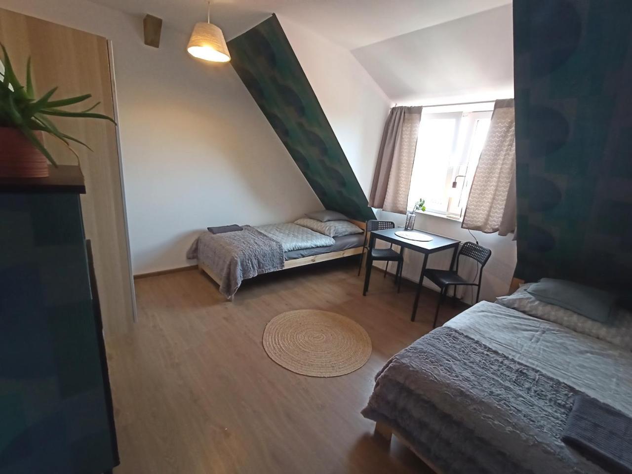 Lemuria Pokoje Hostel Chojnowska A Legnica Eksteriør bilde