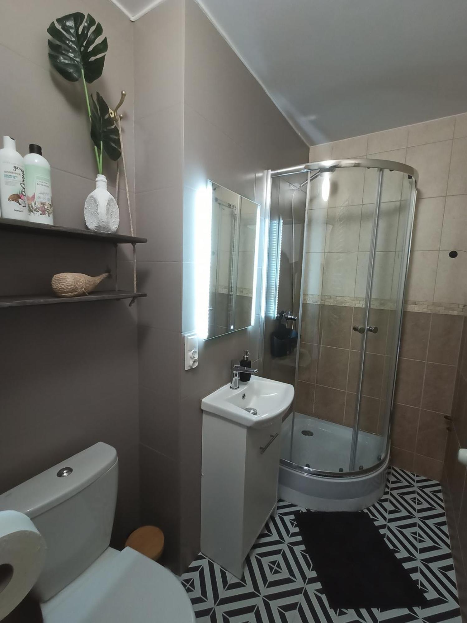 Lemuria Pokoje Hostel Chojnowska A Legnica Eksteriør bilde